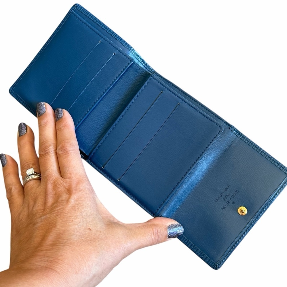 Louis Vuitton Blue Epi Elise Wallet 2007 VGUC - Picture 10 of 13